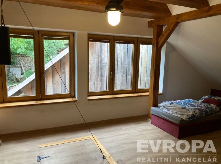 . | Pronájem - dům/vila, 280 m²