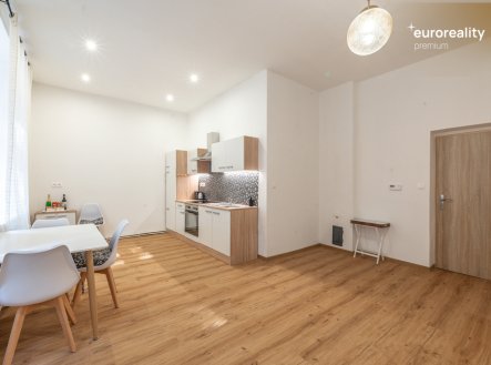 Pronájem bytu, 3+kk, 77 m²