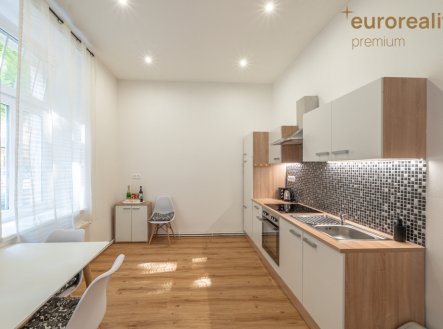 Pronájem bytu, 3+kk, 77 m²