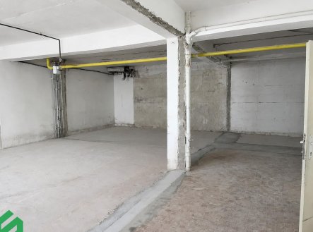 Pronájem skladu, 477 m²
