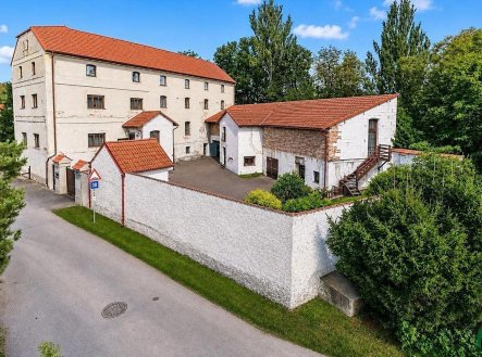 Pronájem skladu, 1 500 m²
