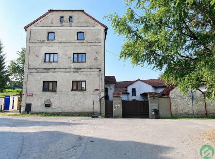 Pronájem skladu, 1 500 m²
