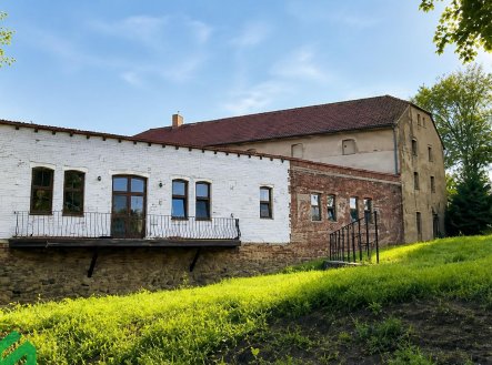 Pronájem skladu, 1 500 m²