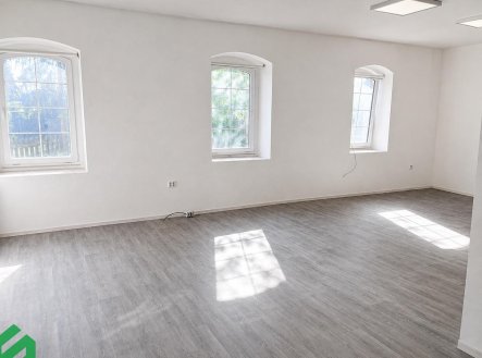 Pronájem skladu, 537 m²