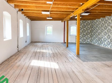 Pronájem skladu, 537 m²