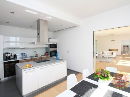 Pronájem bytu, 6+1, 221 m²