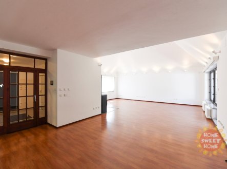 Pronájem kanceláře, 417 m²