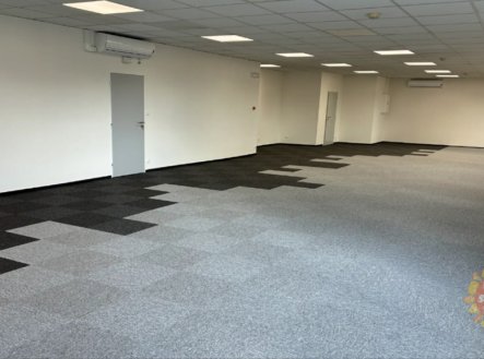 Pronájem kanceláře, 200 m²