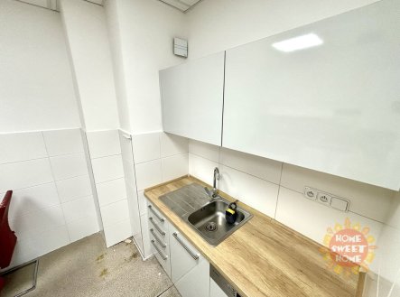 Pronájem kanceláře, 200 m²