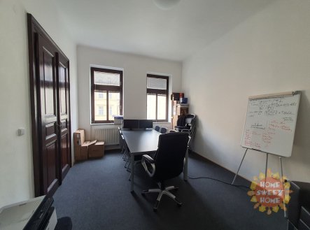 Pronájem kanceláře, 65 m²