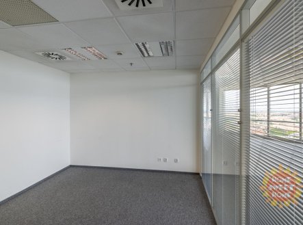 Pronájem kanceláře, 93 m²