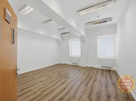 Pronájem kanceláře, 73 m²