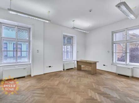 Pronájem kanceláře, 212 m²