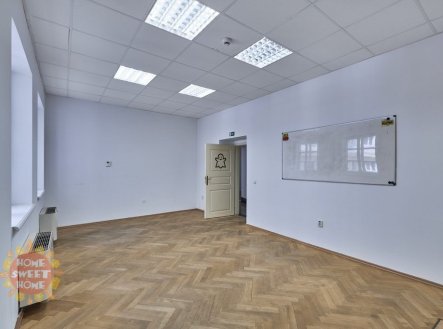 Pronájem kanceláře, 212 m²