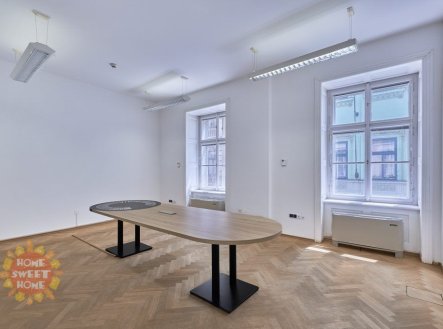 Pronájem kanceláře, 212 m²