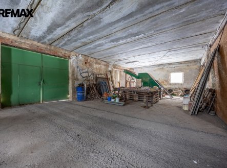 Pronájem skladu, 1 460 m²