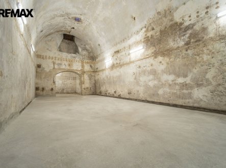 Pronájem skladu, 312 m²