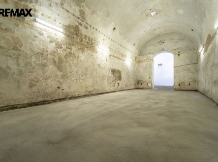 Pronájem skladu, 312 m²
