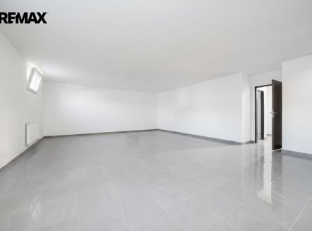 Pronájem obchodní prostory, 150 m²