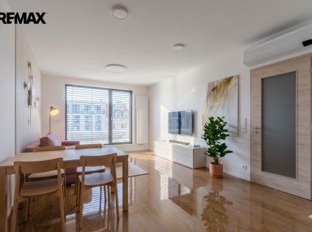 Pronájem bytu, 3+kk, 93 m²