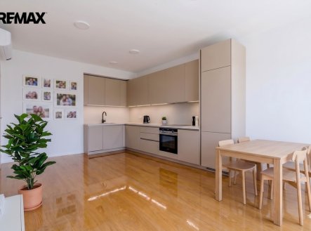 Pronájem bytu, 3+kk, 93 m²