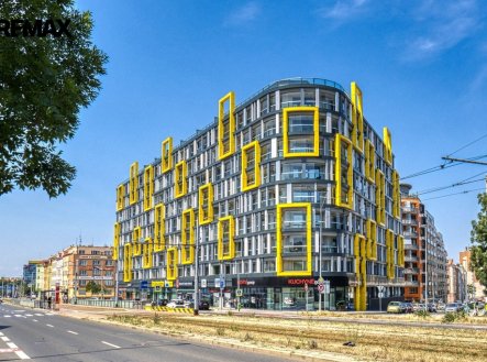 Pohled na dům | Pronájem bytu, 2+kk, 56 m²