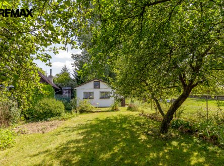 Pohled na chatu ze zahrady | Prodej - chata/rekreační objekt, 36 m²