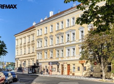 Pohled na dům | Prodej bytu, 1+kk, 42 m²