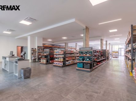 Pronájem obchodní prostory, 670 m²