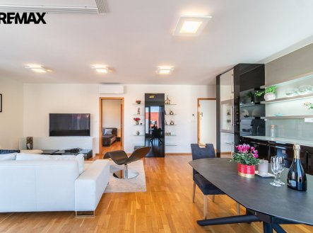Pronájem bytu, 2+kk, 180 m²