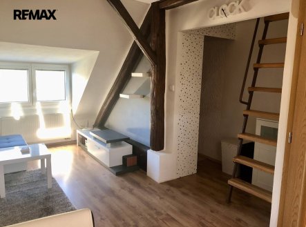 Pronájem bytu, 1+kk, 40 m²