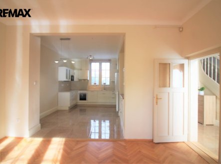 Pronájem domu/vily, 200 m²