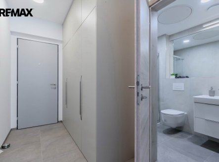 Pronájem bytu, 1+kk, 3 305 m²
