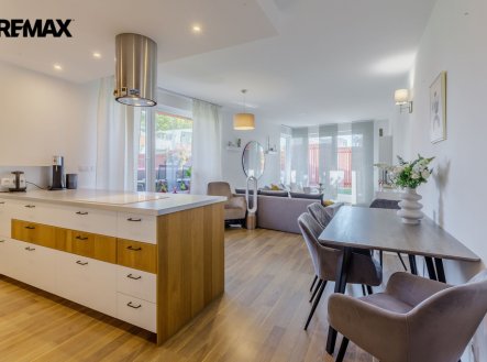 Pronájem bytu, 3+kk, 101 m²