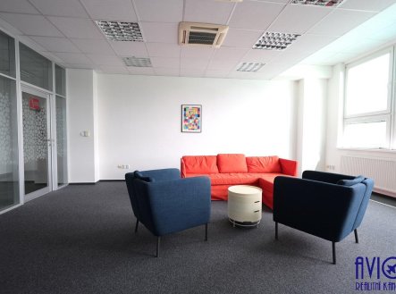 Pronájem kanceláře, 400 m²