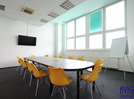 Pronájem kanceláře, 400 m²