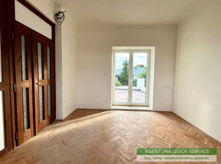 Pronájem skladu, 590 m²