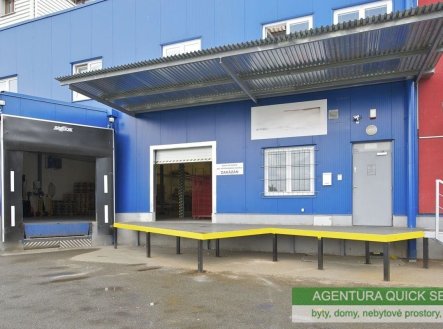 Pronájem skladu, 1 395 m²