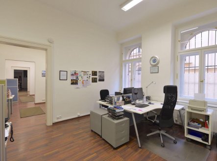 Pronájem kanceláře, 228 m²