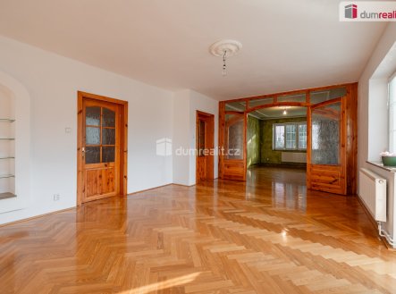 4 | Prodej - dům/vila, 350 m²