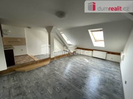 Pronájem bytu, 1+kk, 32 m²