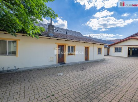 Pronájem komerčního objektu, průmyslový areál, 4 300 m²