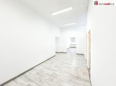 Pronájem obchodní prostory, 216 m²