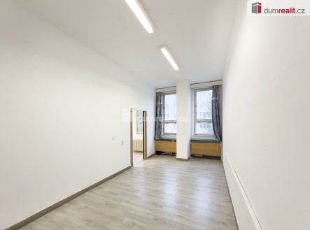 Pronájem obchodní prostory, 216 m²
