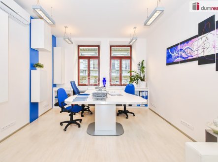 Pronájem kanceláře, 284 m²