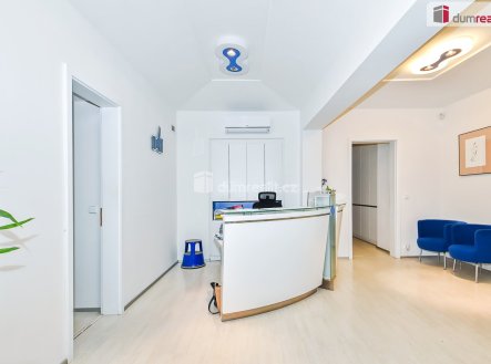 Pronájem kanceláře, 284 m²