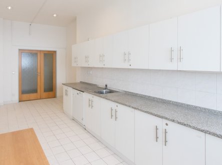 Pronájem kanceláře, 320 m²