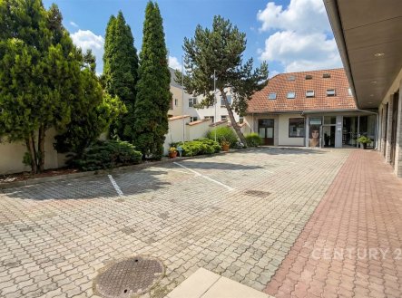 Prodej nájemního domu, 758 m²