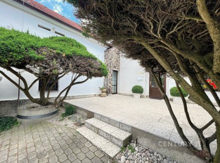 Pronájem skladu, 740 m² obrázek