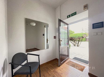 . | Pronájem - skladovací prostor, 740 m²